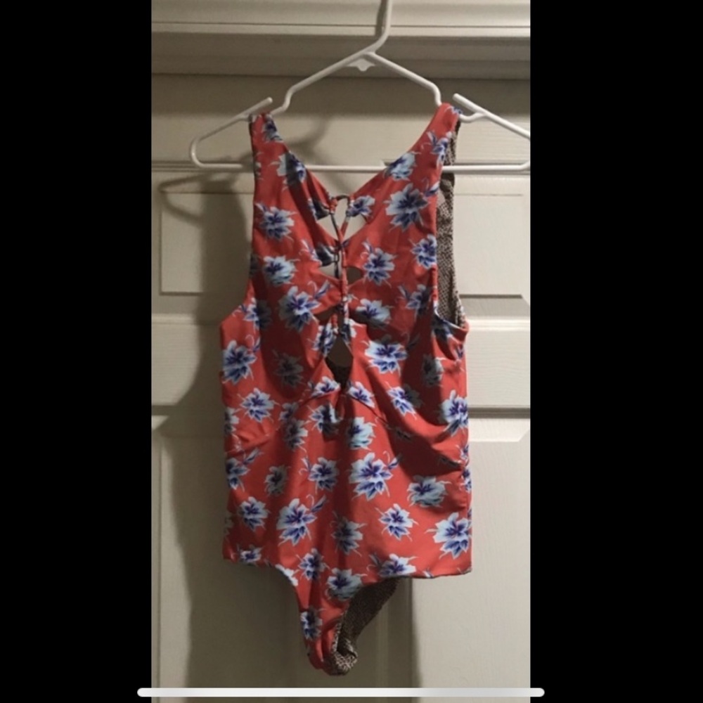 Vintage aloha mauka